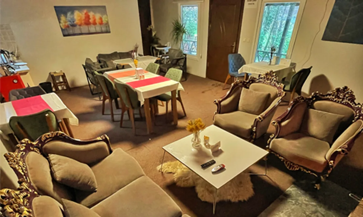 Wooden Lounge